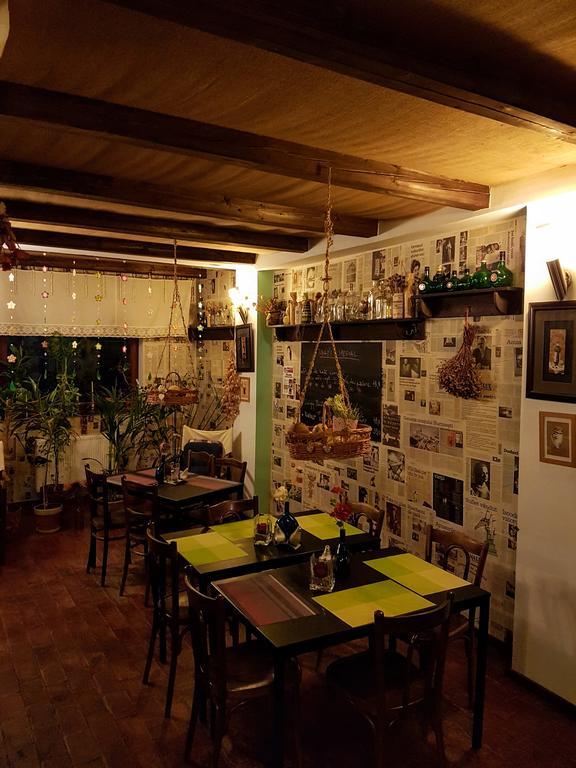 Bistro-Pension La Teleferic Sinaia Exteriör bild
